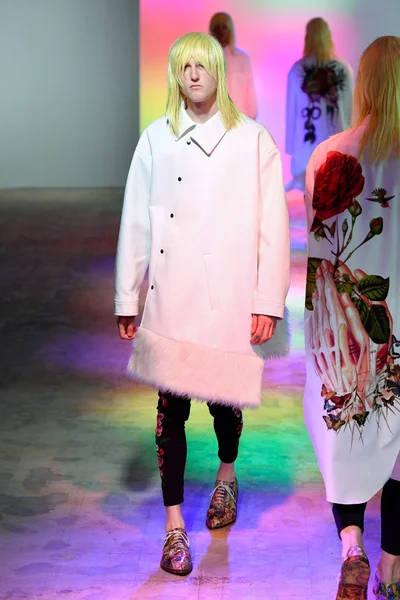Look 11